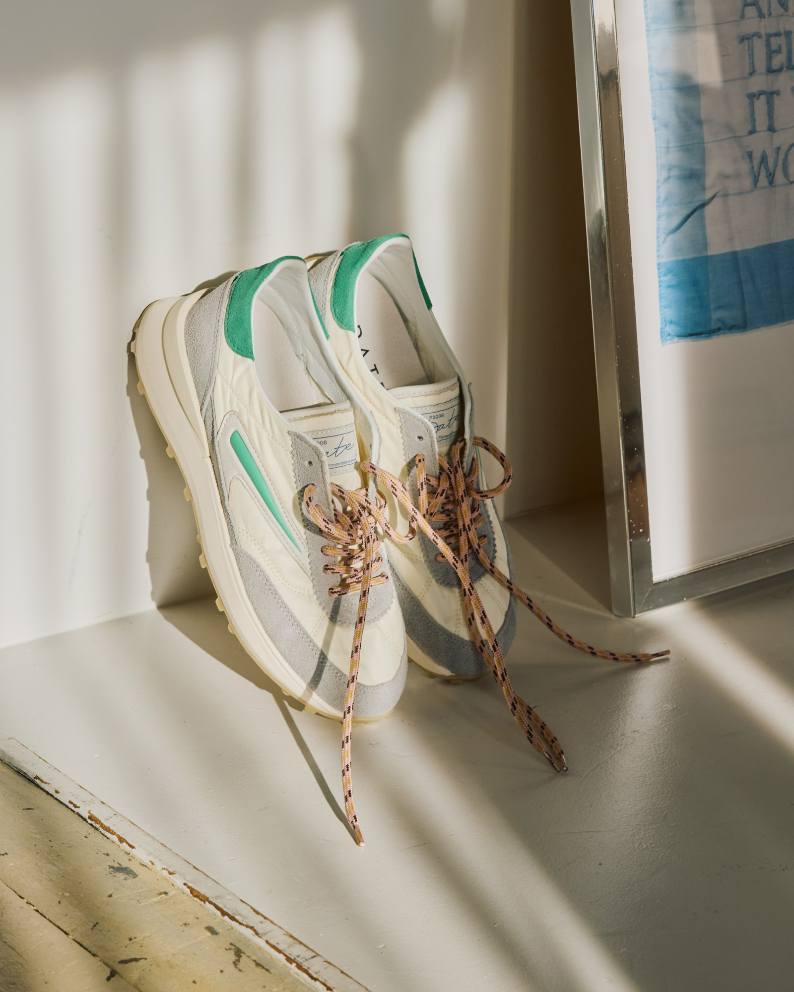 【D.A.T.E.】 大人スニーカーの決定版！ しかもピンクの替え紐付き | GOOD THINGS Vol.95