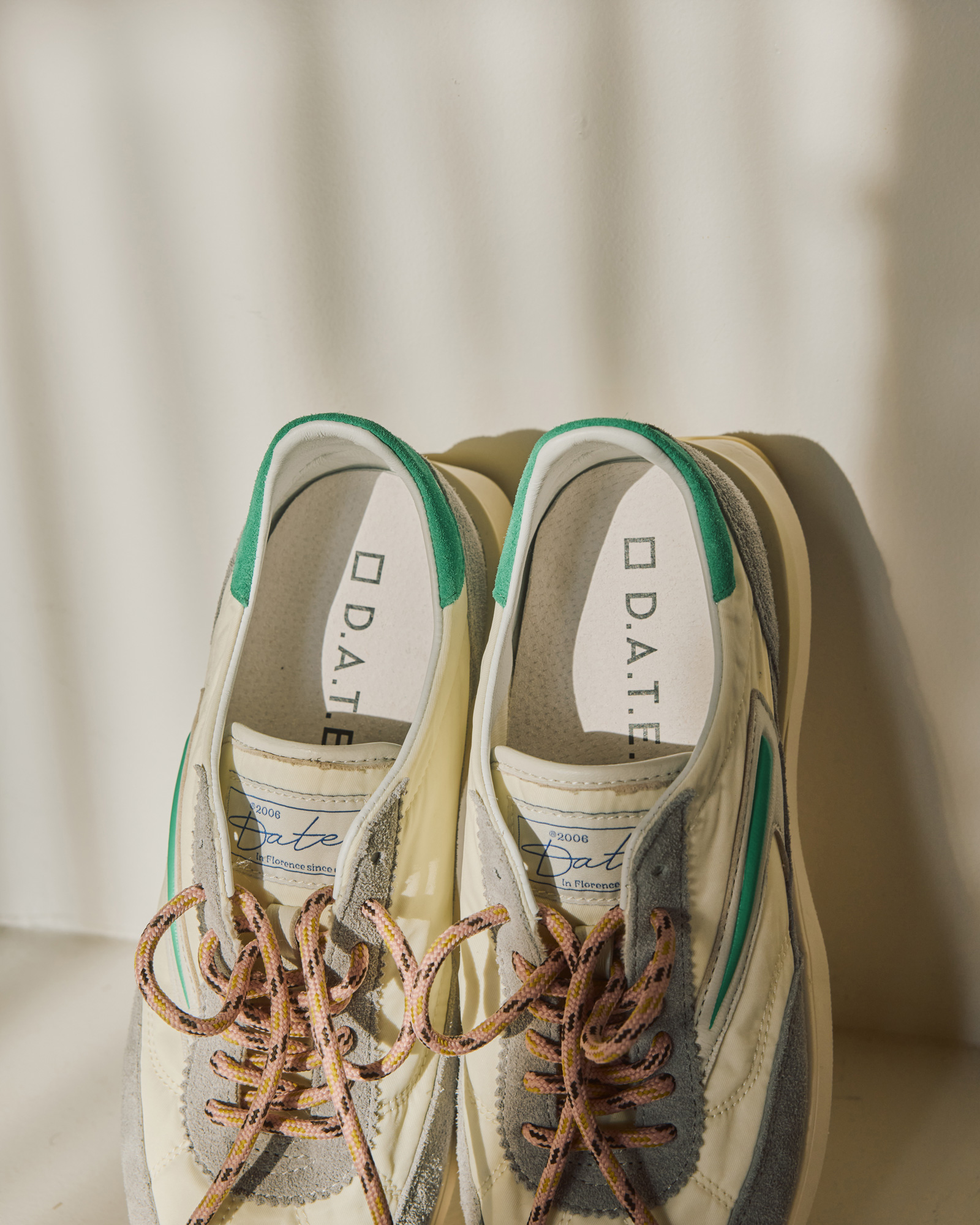 【D.A.T.E.】 大人スニーカーの決定版！ しかもピンクの替え紐付き | GOOD THINGS Vol.95