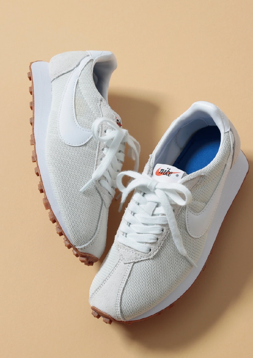 大人は楽なオシャレがしたいからスニーカーこそ更新!きれいめ靴はローヒールをセレクト!