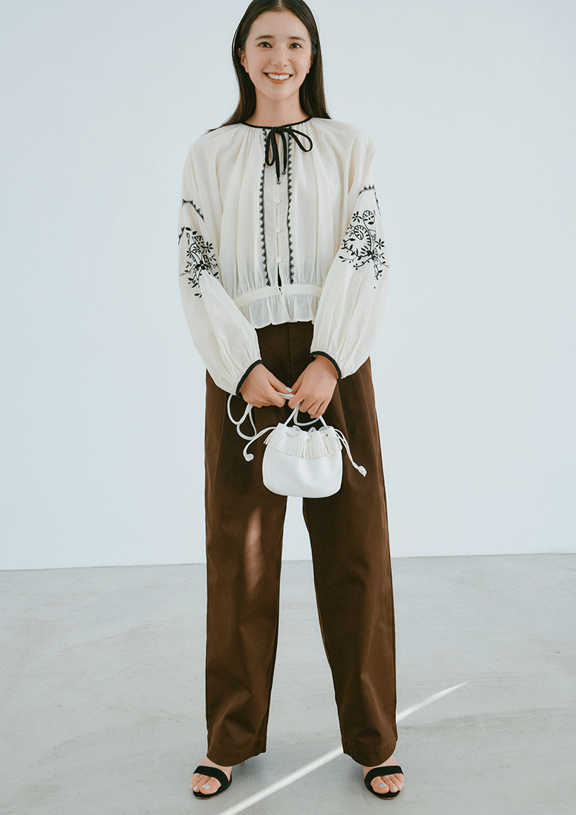 大人が欲しい新作パンツ&愛され定番パンツ……今はどう着るのが正解？