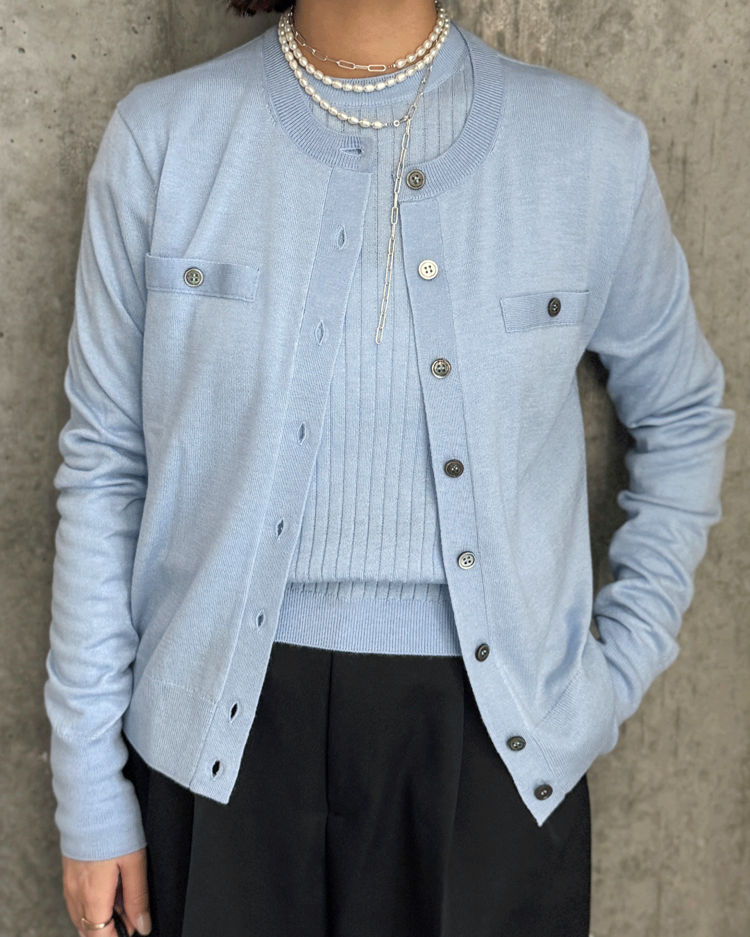 通勤にも休日のお出かけにも頼れる「華やぎトップス」BEST4【40代ファッション】