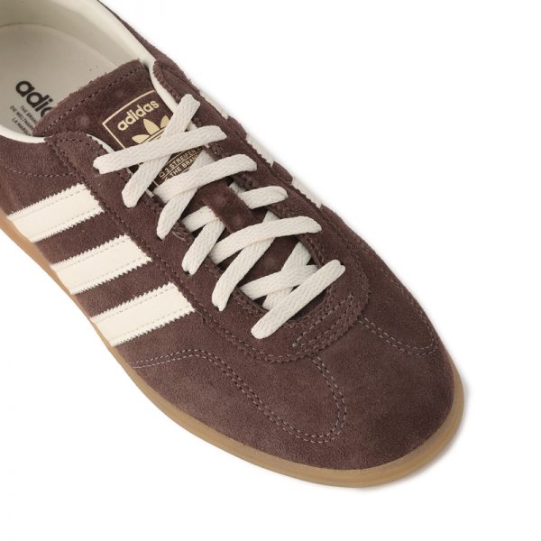 大人カジュアルは“スニーカー次第”【40代ファッション】