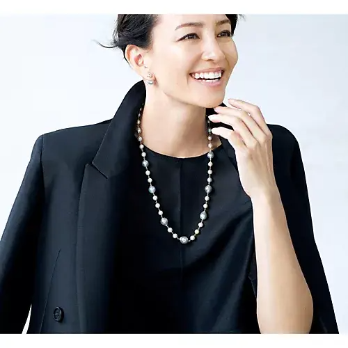 【50代 ファッション】売れ続けるのは理由がある！「ボン マジック」の白蝶バロックパールを今こそ手に入れて