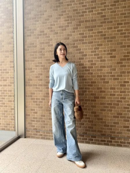 【エクラ 華組　根村麻里さん】E by eclat 「シルクカシミヤ混 浅Vネックニット」極上の肌触りと美しい光沢、重宝する一枚間違いなしです！