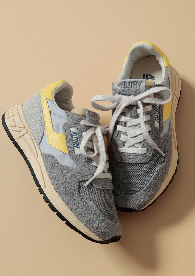 大人は楽なオシャレがしたいからスニーカーこそ更新!きれいめ靴はローヒールをセレクト!