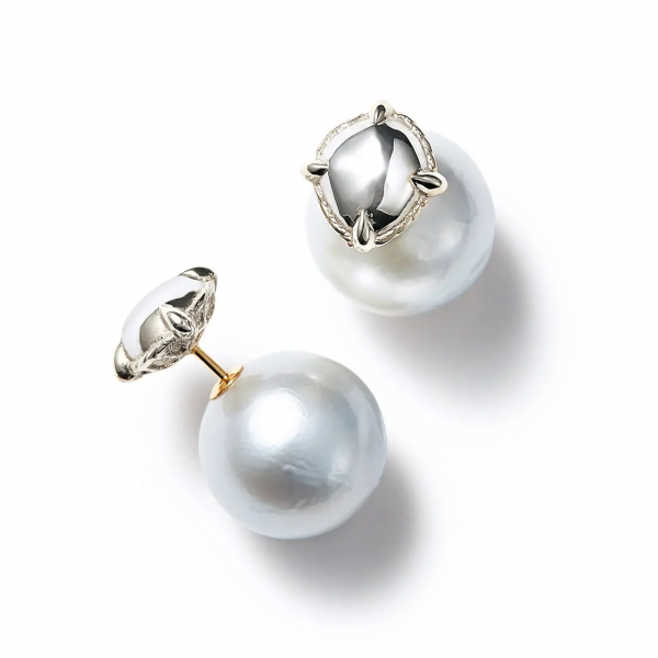 【50代 ファッション】売れ続けるのは理由がある！「ボン マジック」の白蝶バロックパールを今こそ手に入れて【E by éclat ウォッチャー・Ｆ美の深掘りダイアリー】