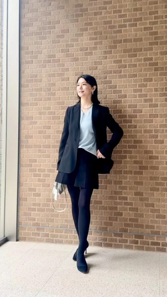 【エクラ 華組　根村麻里さん】E by eclat 「シルクカシミヤ混 浅Vネックニット」極上の肌触りと美しい光沢、重宝する一枚間違いなしです！