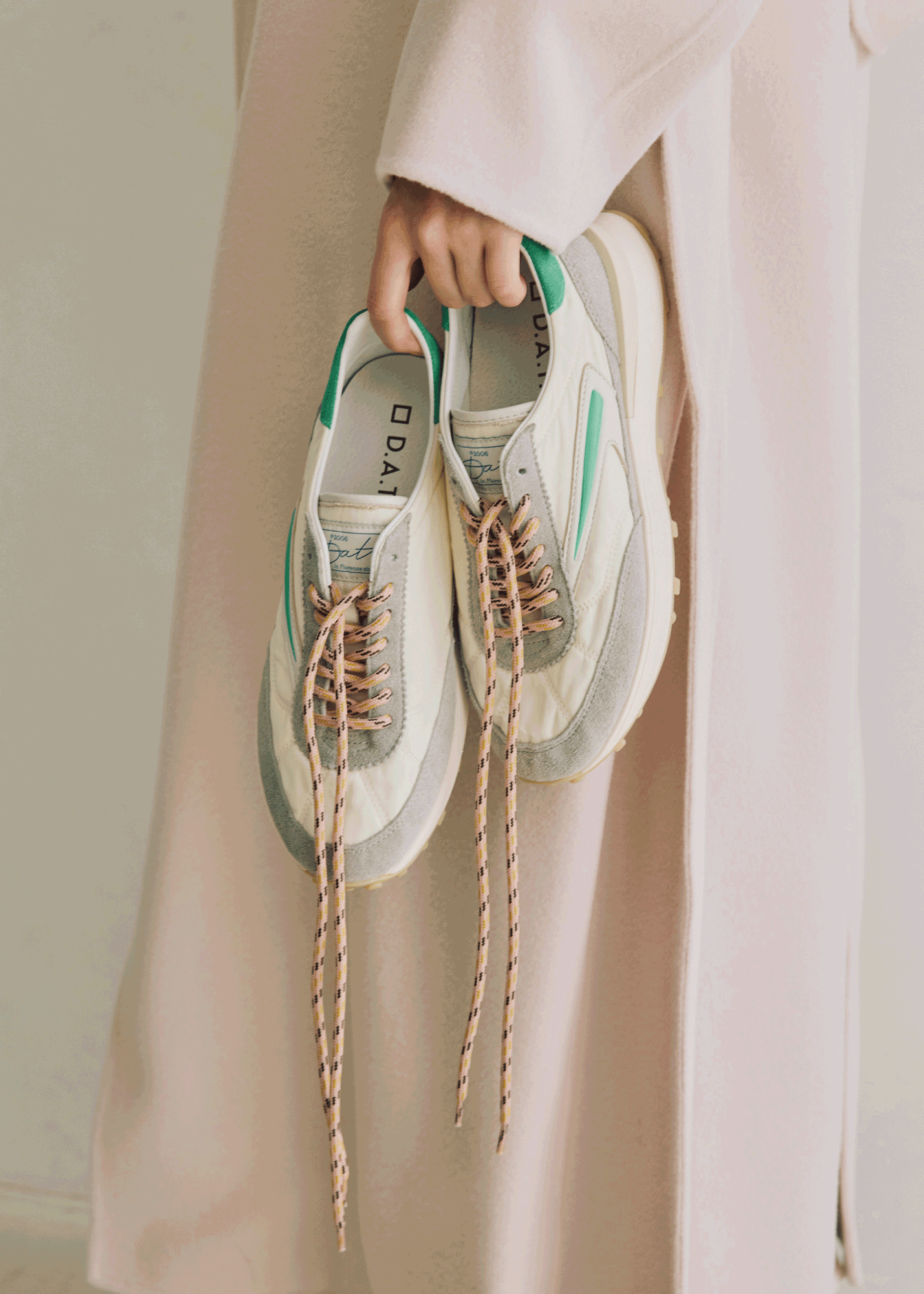 【D.A.T.E.】 大人スニーカーの決定版！ しかもピンクの替え紐付き | GOOD THINGS Vol.95
