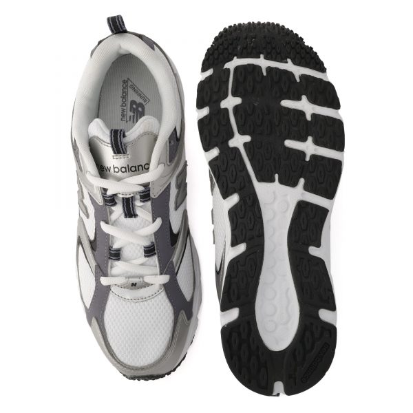 大人カジュアルは“スニーカー次第”【40代ファッション】