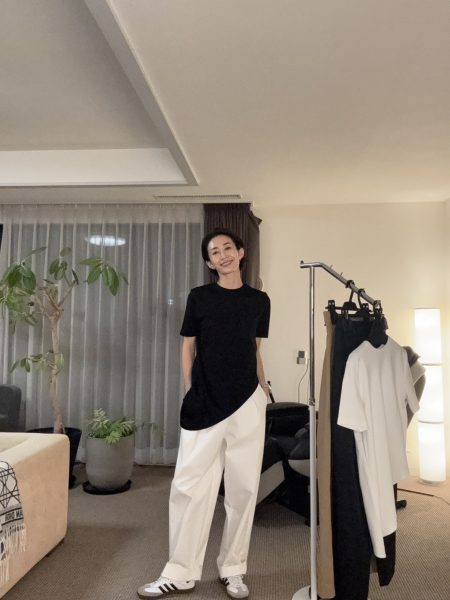 【LIVEレポート】神山まりあさんコラボアイテムを本人コメント付きで紹介｜トレンチ・Tシャツ・パンツ