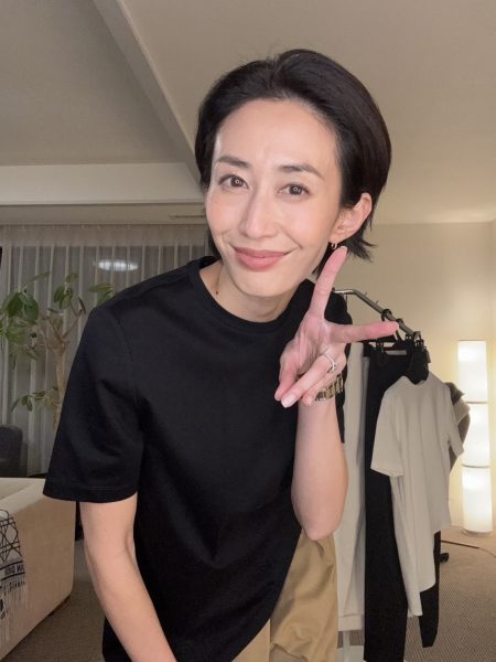 【LIVEレポート】神山まりあさんコラボアイテムを本人コメント付きで紹介｜トレンチ・Tシャツ・パンツ