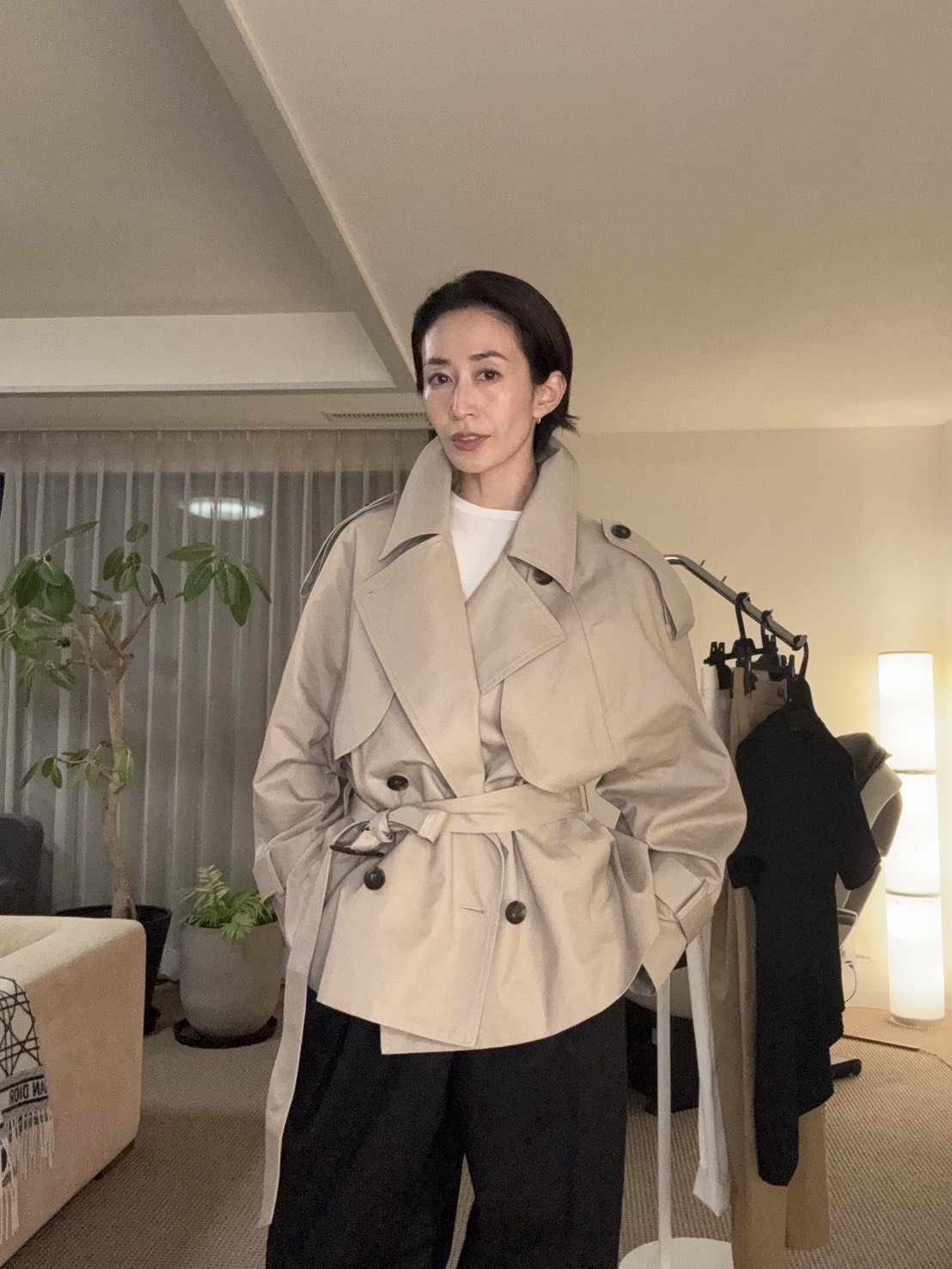 【LIVEレポート】神山まりあさんコラボアイテムを本人コメント付きで紹介｜トレンチ・Tシャツ・パンツ