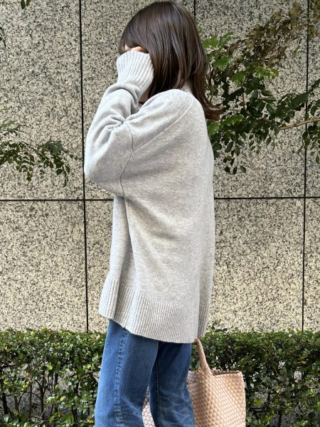 CINOH×eclat【別注】襟裏カシミヤ配色ニット¥39,600col.グレー、ブルーsize.38