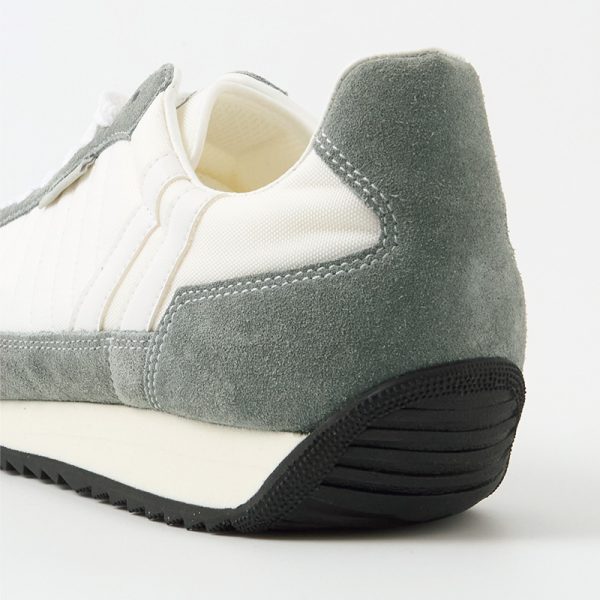 【50代 スニーカー】クリーンカラーの春スニーカー3選 éclat premium2026年3月号特集