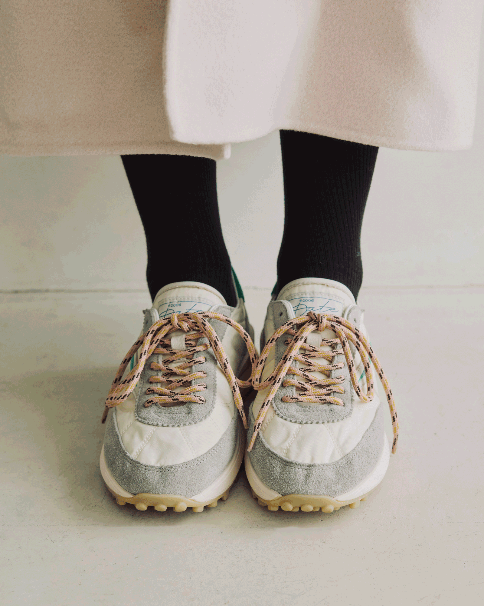 【D.A.T.E.】 大人スニーカーの決定版！ しかもピンクの替え紐付き | GOOD THINGS Vol.95