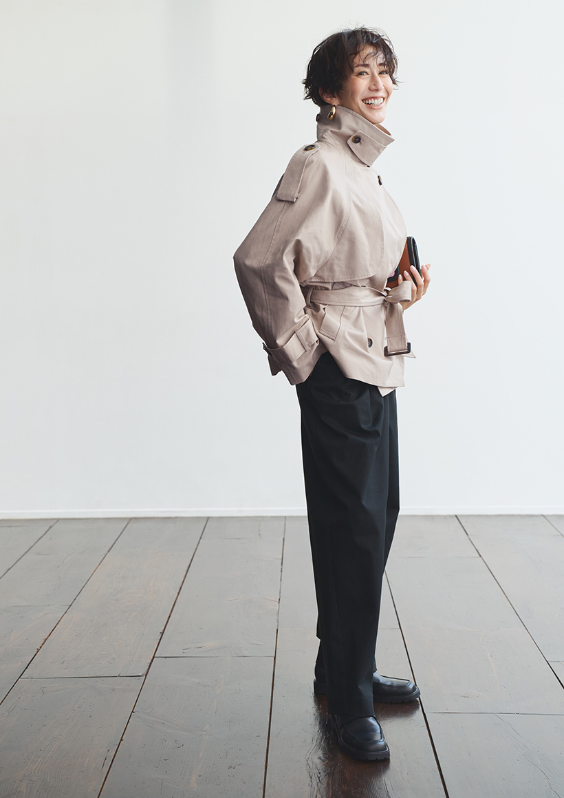 人気モデル・神山まりあさんがイチから考えたショートトレンチ・ラップパンツ・アシンメトリーTシャツ出来上がり！