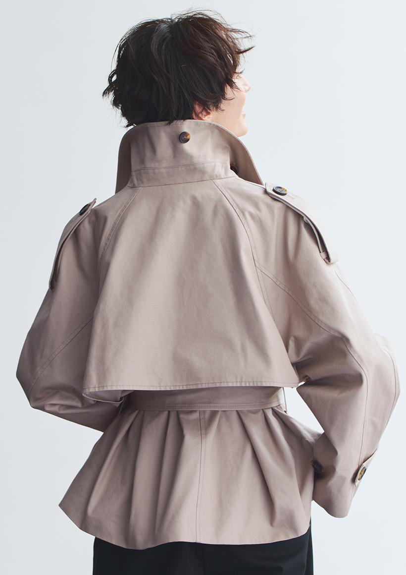 人気モデル・神山まりあさんがイチから考えたショートトレンチ・ラップパンツ・アシンメトリーTシャツ出来上がり！