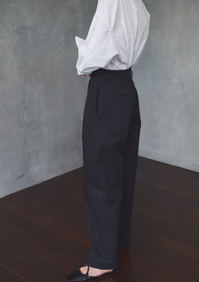 人気モデル・神山まりあさんがイチから考えたショートトレンチ・ラップパンツ・アシンメトリーTシャツ出来上がり！