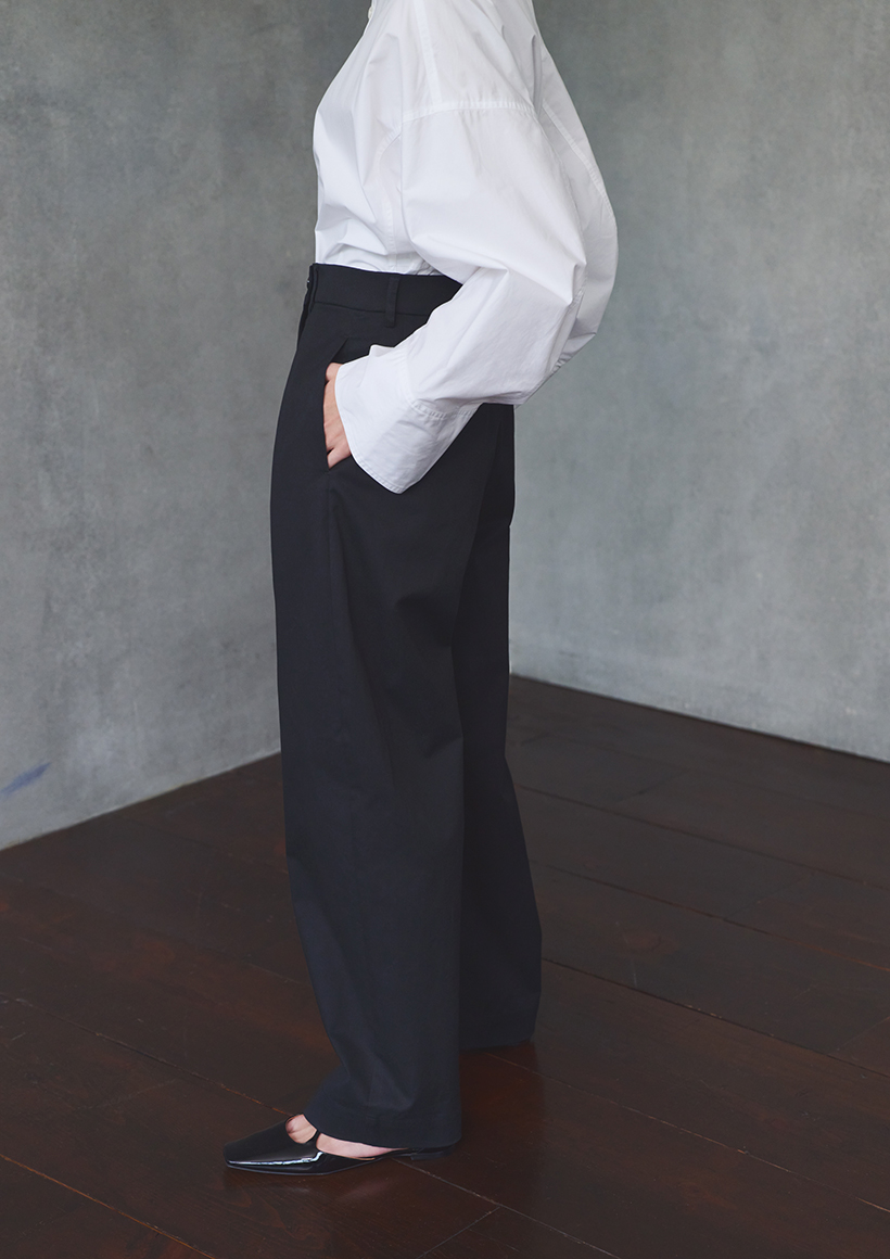 人気モデル・神山まりあさんがイチから考えたショートトレンチ・ラップパンツ・アシンメトリーTシャツ出来上がり！