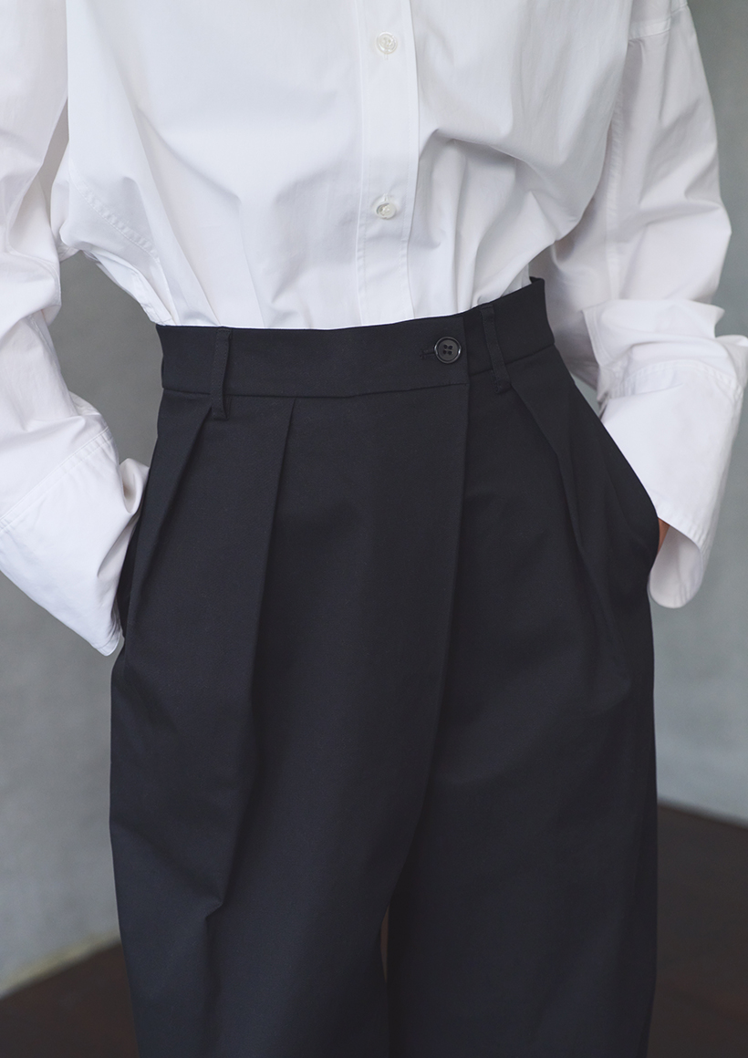 人気モデル・神山まりあさんがイチから考えたショートトレンチ・ラップパンツ・アシンメトリーTシャツ出来上がり！