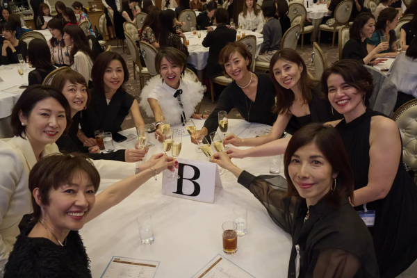 【50代 ファッション】売れ続けるのは理由がある！「E by éclat 優美なセミワイドパンツ」1本あれば冬のおしゃれは決まり！【E by éclat ウォッチャー・Ｆ美の深掘りダイアリー】