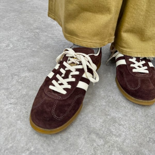 大人カジュアルは“スニーカー次第”【40代ファッション】