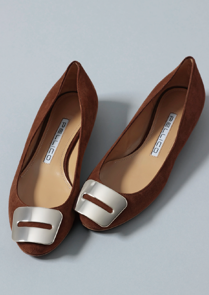 大人は楽なオシャレがしたいからスニーカーこそ更新!きれいめ靴はローヒールをセレクト!