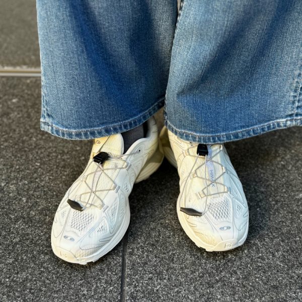 大人カジュアルは“スニーカー次第”【40代ファッション】