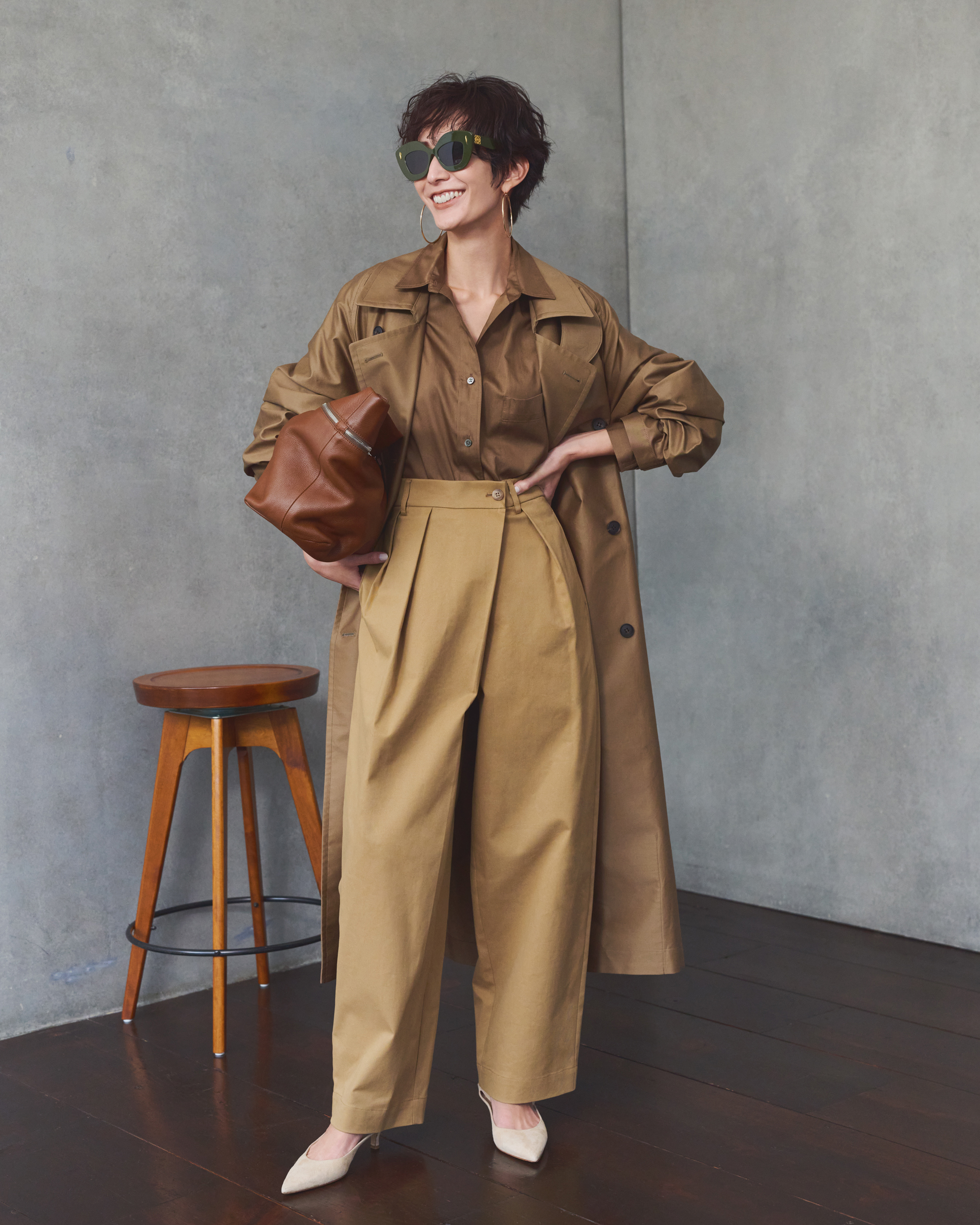 【LIVEレポート】神山まりあさんコラボアイテムを本人コメント付きで紹介｜トレンチ・Tシャツ・パンツ