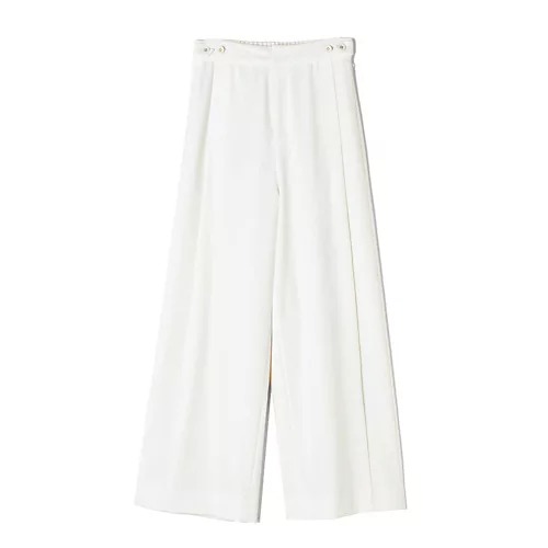 淡色で魅せる、品よく整う大人の冬~春ニット 「CINOH×eclat/【別注】襟裏カシミヤ配色ニット」【50代ファッション】