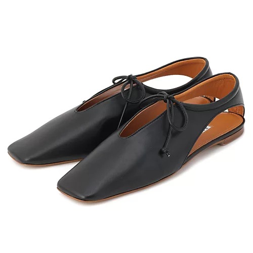 大人が欲しい新作パンツ&愛され定番パンツ……今はどう着るのが正解？