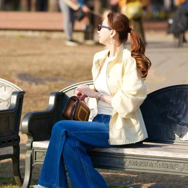 【エクラ 華組 法村麻起子さん】春を軽やかに纏う「E by eclat・撥水スタンドカラーブルゾン」