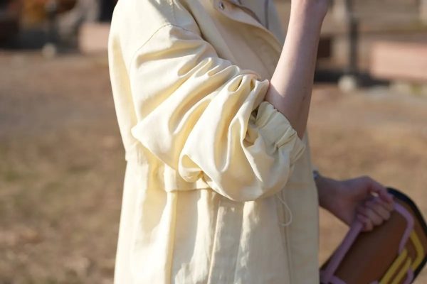 【エクラ 華組 法村麻起子さん】春を軽やかに纏う「E by eclat・撥水スタンドカラーブルゾン」