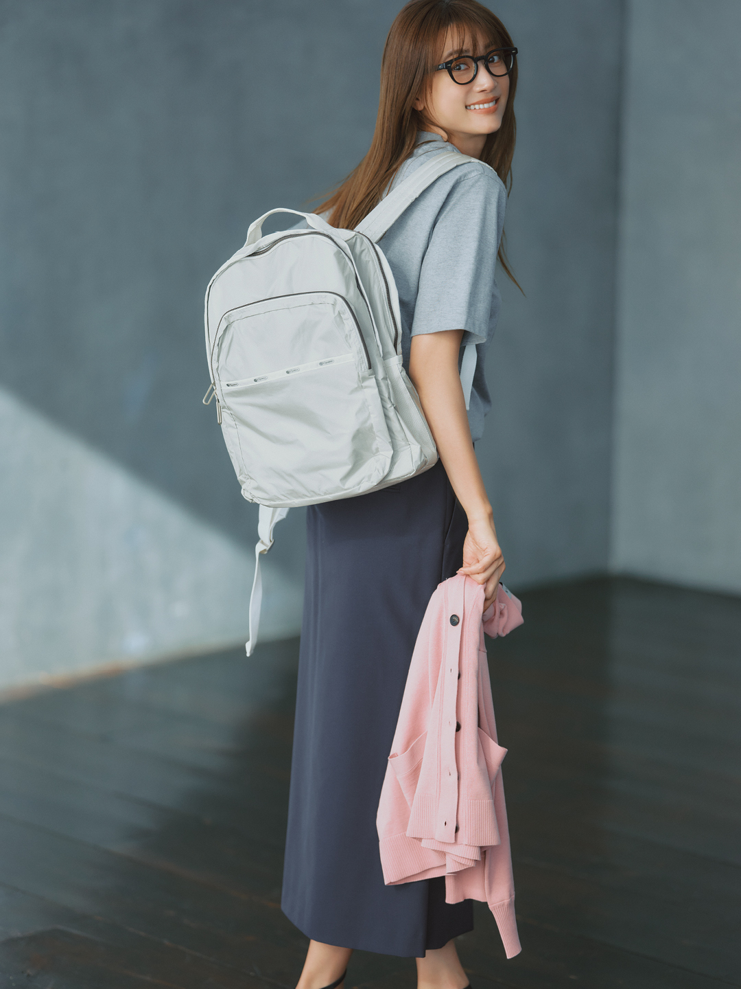 レスポートサックのESSENTIAL CARRYALL BPコーデ