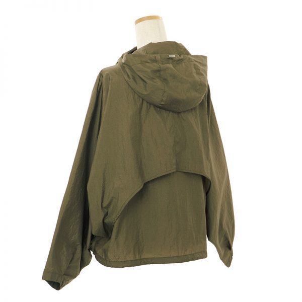 【40代・50代 春ファッション】「軽やかリッチ」なカジュアル服 アウター、スニーカー他éclat2026年4月号特集