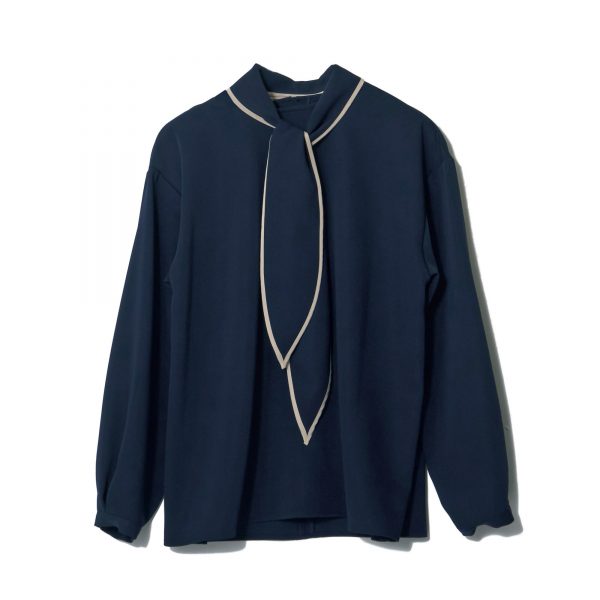 E by eclat【とろみ】スカーフつきブラウス¥19,800