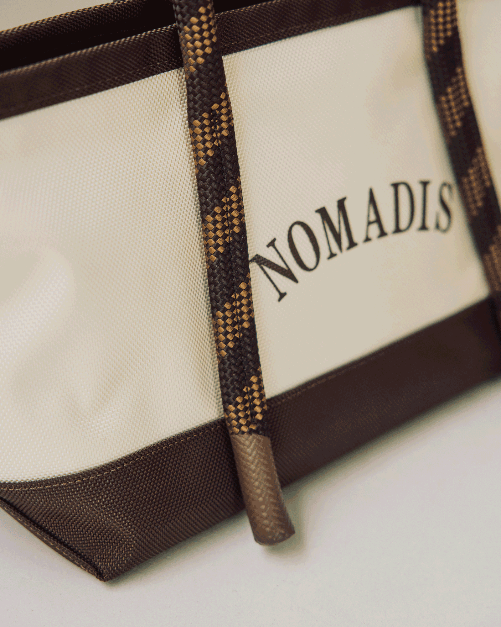 【NOMADIS】旬ブラウン攻略は、バイカラートートなら簡単です！ | GOOD THINGS Vol.99