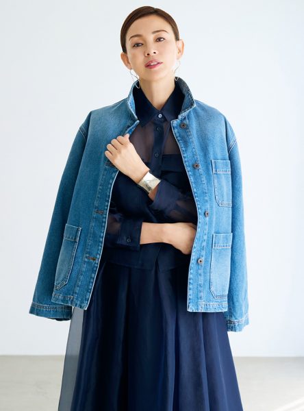 【40代・50代 春ファッション】「軽やかリッチ」なカジュアル服 アウター、スニーカー他éclat2026年4月号特集