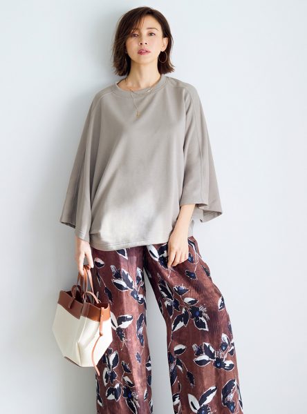 【40代・50代 春ファッション】「軽やかリッチ」なカジュアル服 アウター、スニーカー他éclat2026年4月号特集