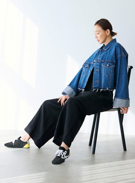 【40代・50代 春ファッション】「軽やかリッチ」なカジュアル服 アウター、スニーカー他éclat2026年4月号特集