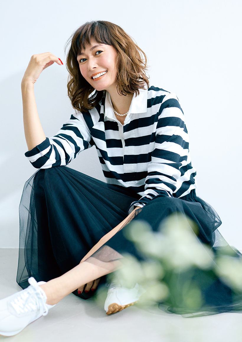 田丸麻紀さんが着る「マディソンブルー」の春の格上げ服