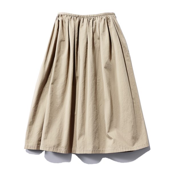 田丸麻紀さんが着る「マディソンブルー」の春の格上げ服