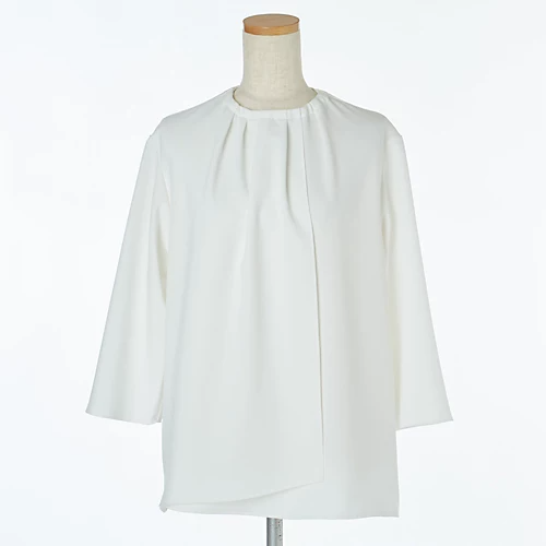 E by eclat【とろみ】揺れ感ドレープブラウス￥15,400