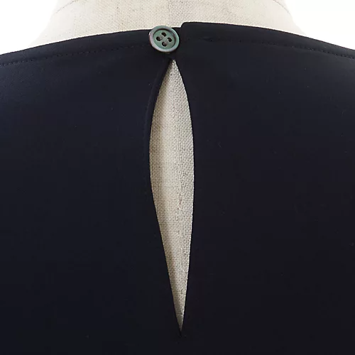 E by eclat【とろみ】スカーフつきブラウス¥19,800