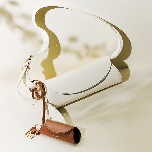 【50代 ファッション小物】ジル サンダー可憐なチャームに魅せられて éclat2026年5月号特集