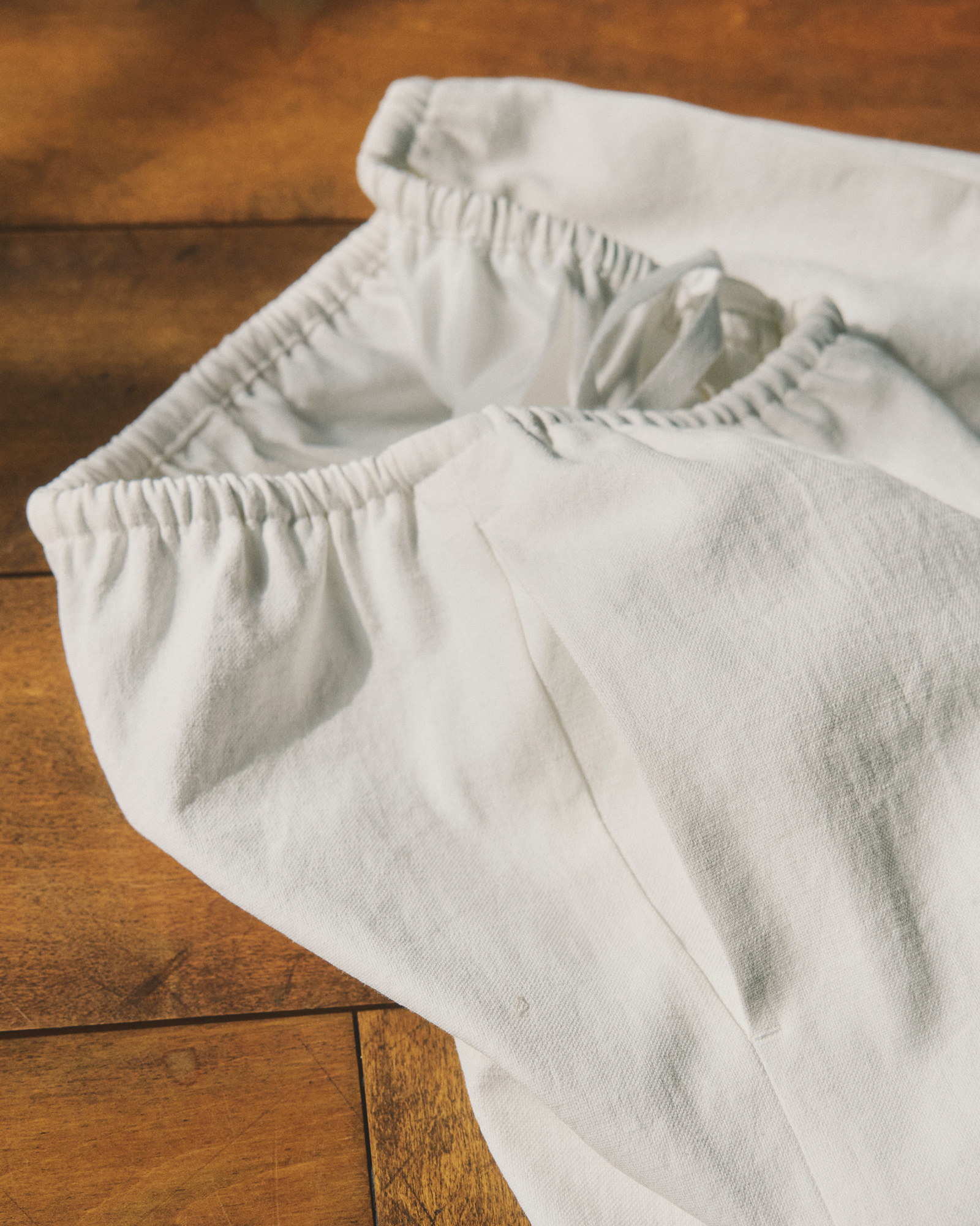 【Curensology】 GWも夏休みも！ このパンツ一本あれば旅支度完了 | GOOD THINGS Vol.103