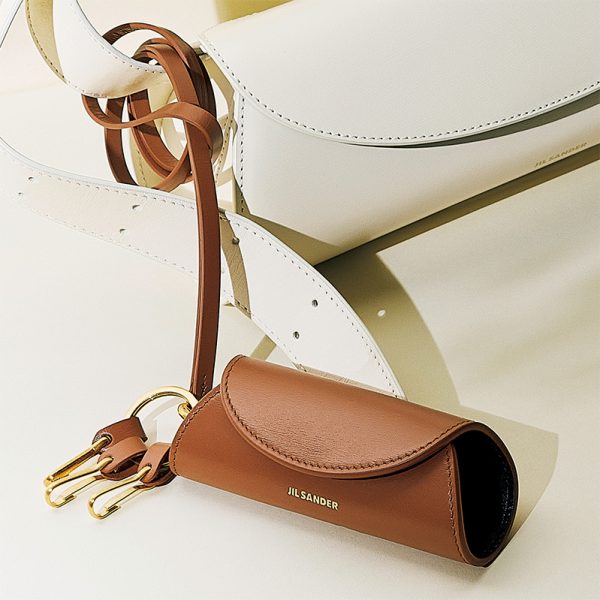 【50代 ファッション小物】ジル サンダー可憐なチャームに魅せられて éclat2026年5月号特集