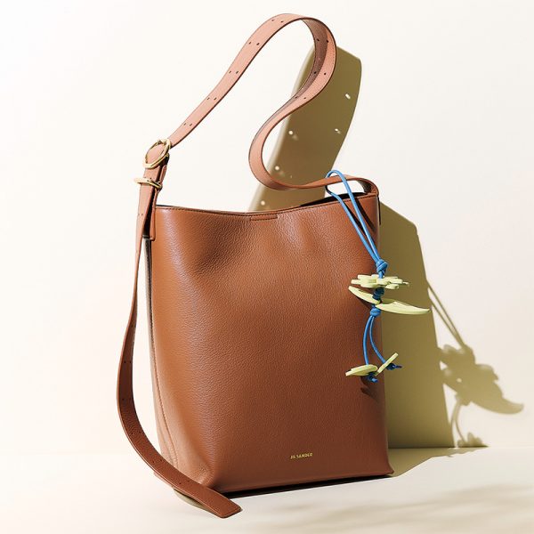 【50代 ファッション小物】ジル サンダー可憐なチャームに魅せられて éclat2026年5月号特集