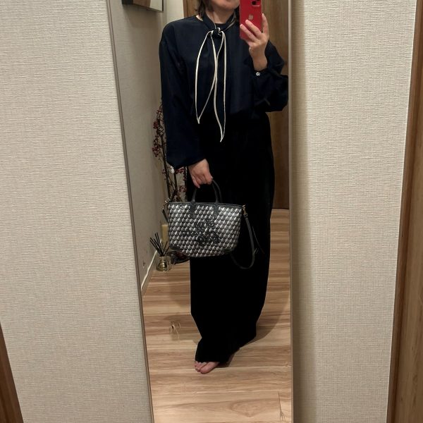 E by eclat【とろみ】スカーフつきブラウス￥19,800