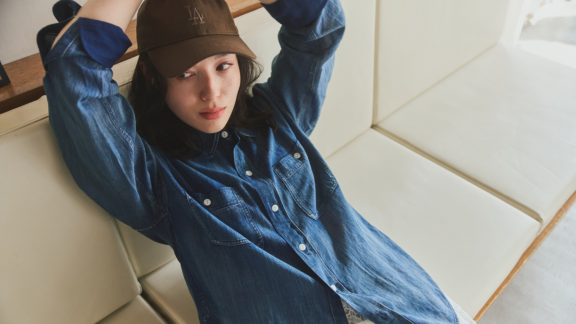 【suadeo × PAYDAY】春夏のデニムシャツ迷子は、軽やかシアーで解決！  | GOOD THINGS Vol.106